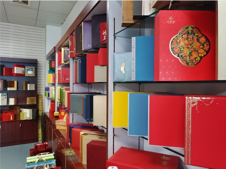 企業定制酒(jiu)的包裝如何選，我(wǒ)來教你